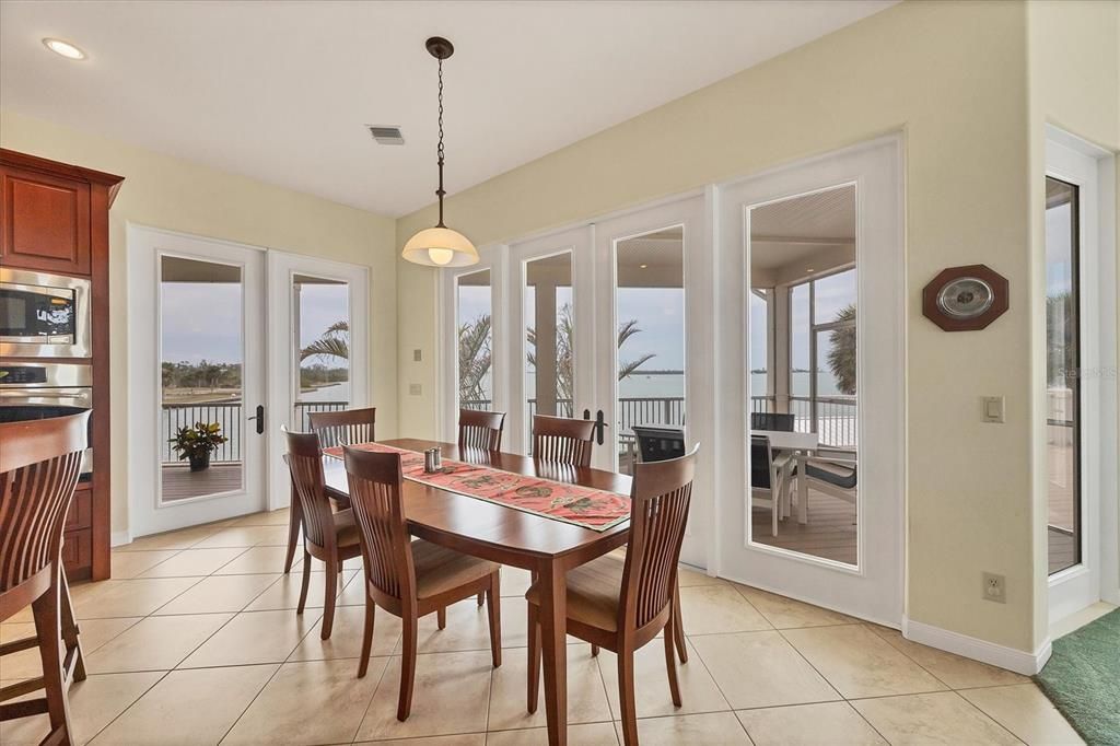 Dining room, Interior, Pendant Lights, Recessed Lighting, Water