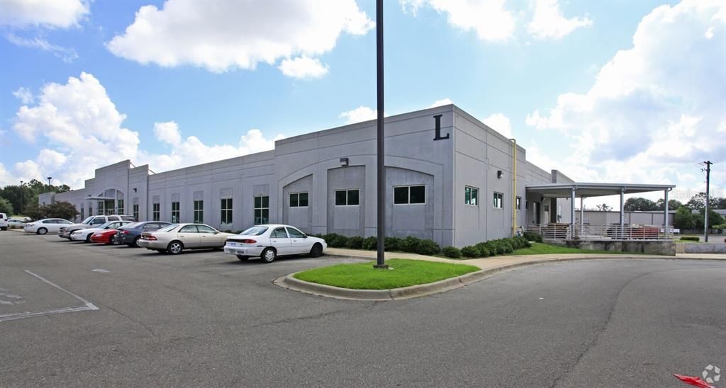 Exterior, Facade, Modern