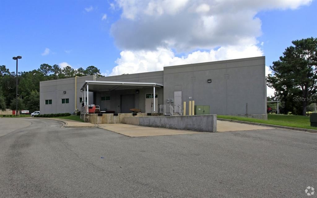 Exterior, Facade, Modern