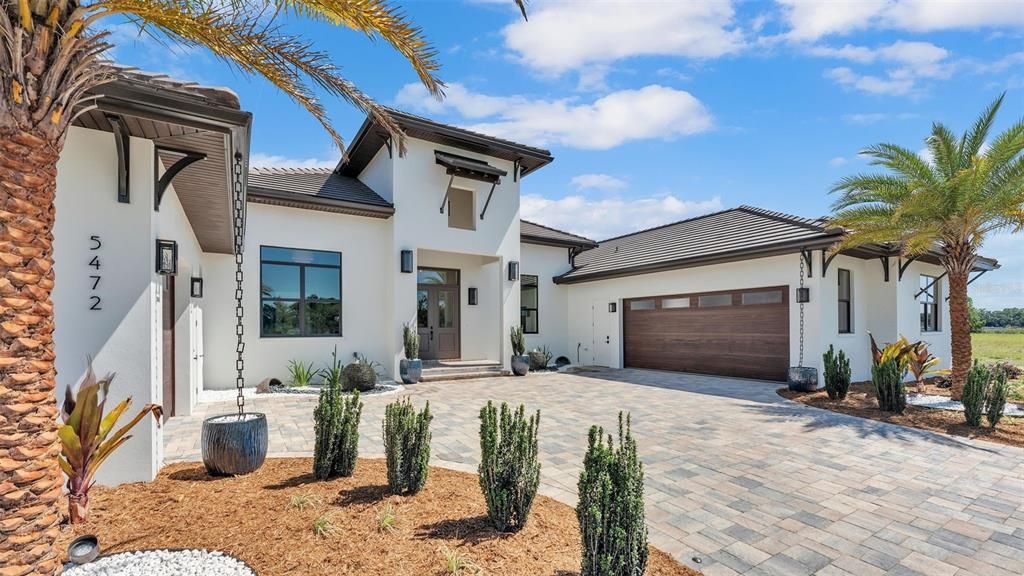 Attached, Exterior, Facade, Modern