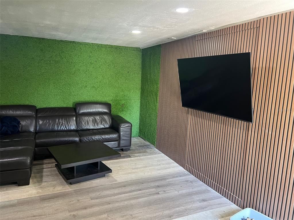 Interior, Recessed Lighting, Wood Texture Flooring