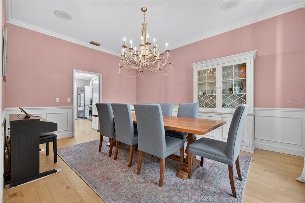 Chandelier, Dining room, Interior, Piano, Wood Texture Flooring