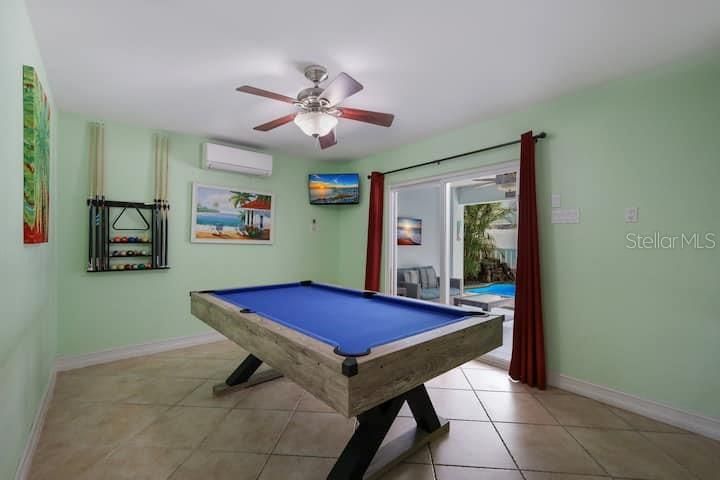 Billiard Table, Game Room, Interior
