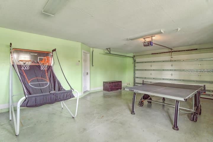 Game Room, Garage, Interior