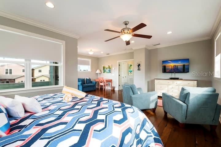 Bedroom, Interior, Recessed Lighting, Wood Texture Flooring