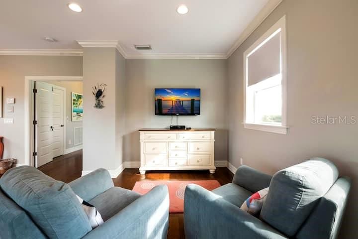 Interior, Living room, Recessed Lighting, Wood Texture Flooring