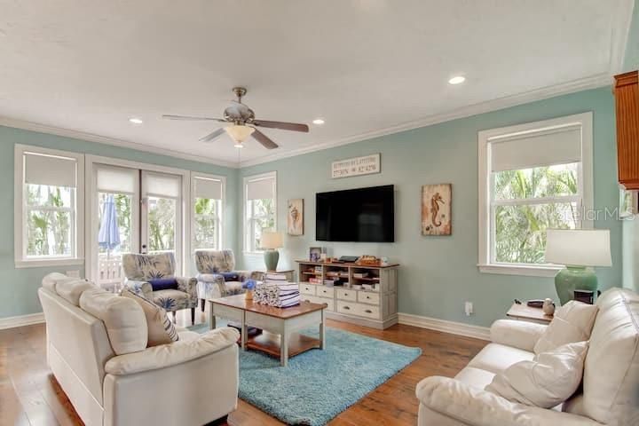 Interior, Living room, Recessed Lighting, Wood Texture Flooring