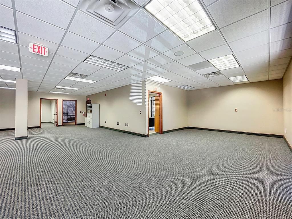Empty room, Interior, Recessed Lighting