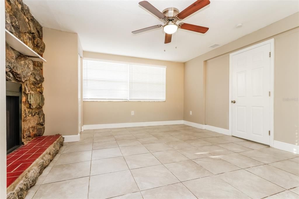 Empty room, Interior