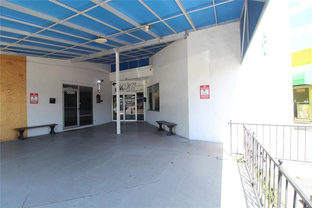 Elevator, Exterior