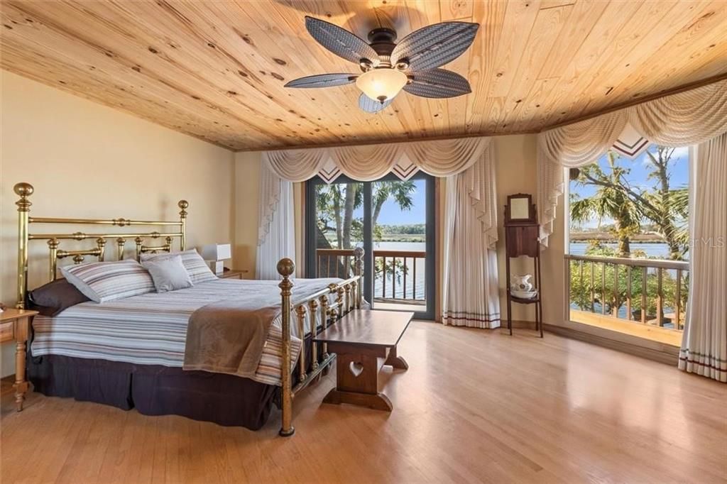 Bedroom, Interior, Water, Wooden Ceilings, Wood Texture Flooring