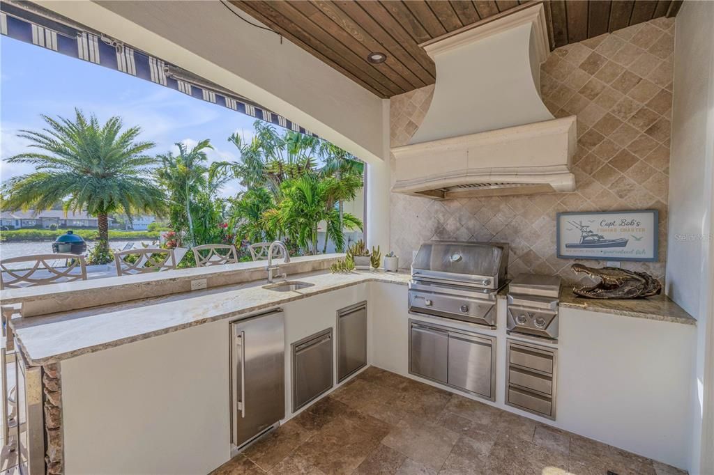 Exterior, Outdoor Kitchen, Water