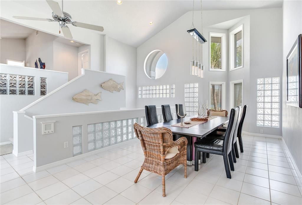 Dining room, Interior, Pendant Lights, Recessed Lighting