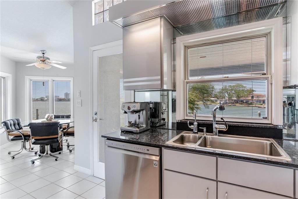 Dining room, Interior, Kitchen, Stainless Steel Appliances, Water