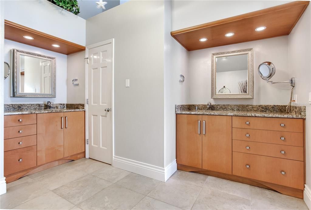 Bathroom, Dual Sink Vanities, Interior, Recessed Lighting