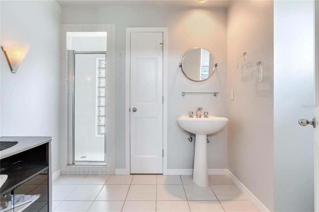 Bathroom, Interior, Recessed Lighting