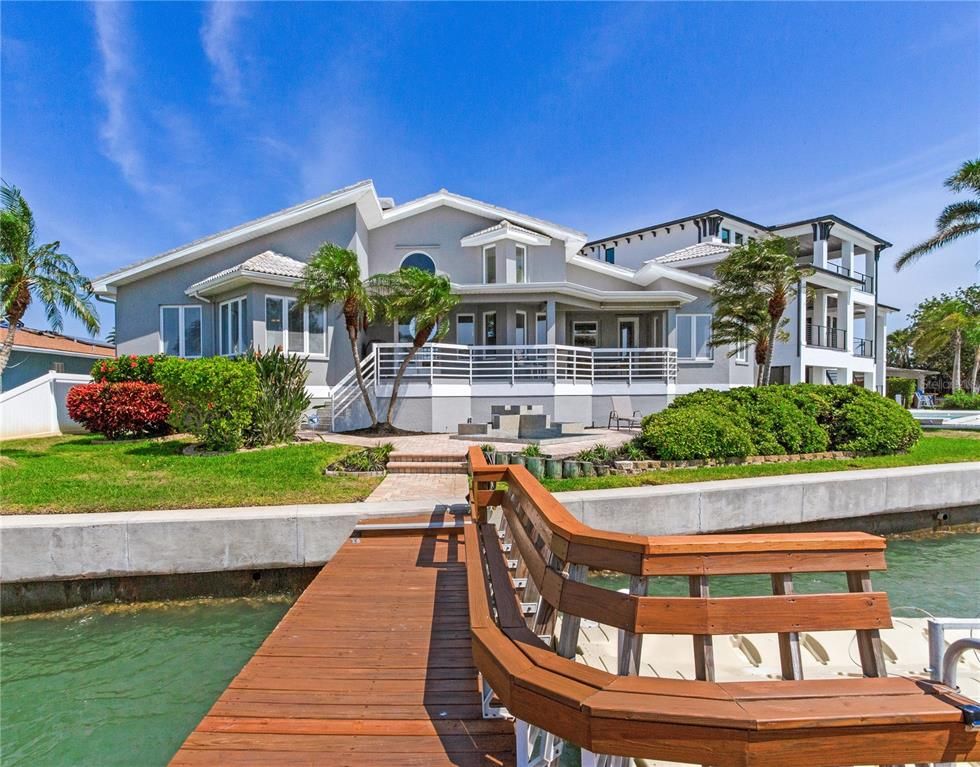 Exterior, Facade, Pool, Water, Mediterranean