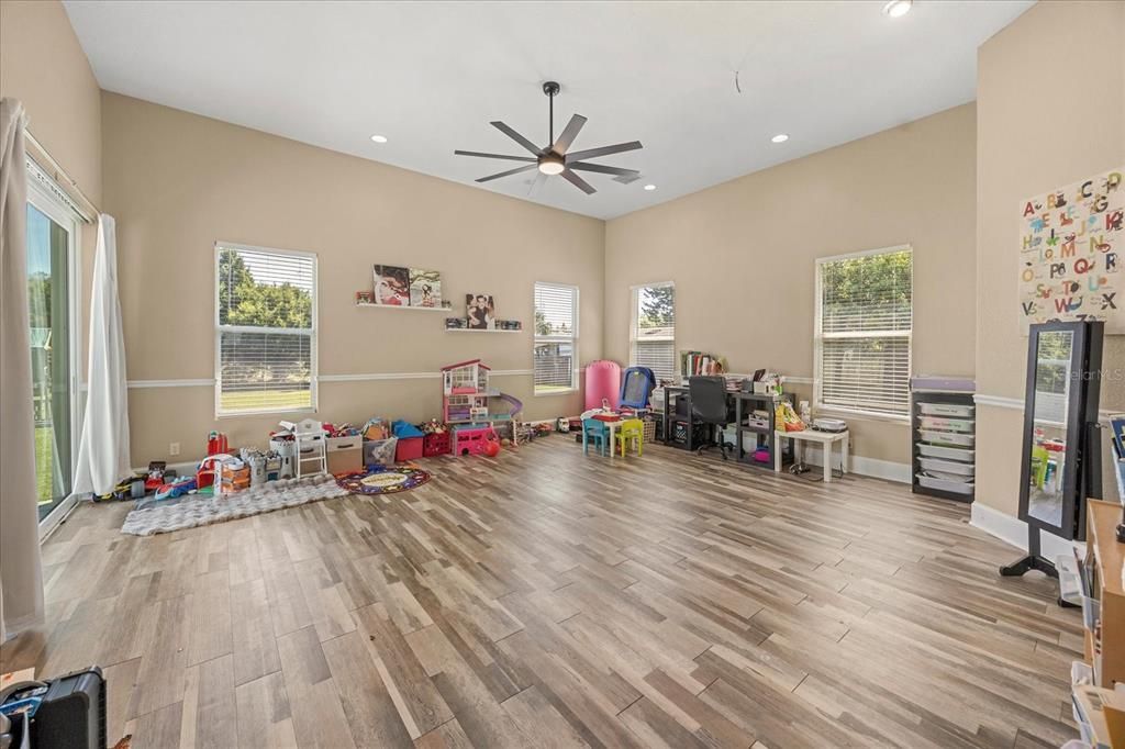 Interior, Recessed Lighting, Wood Texture Flooring
