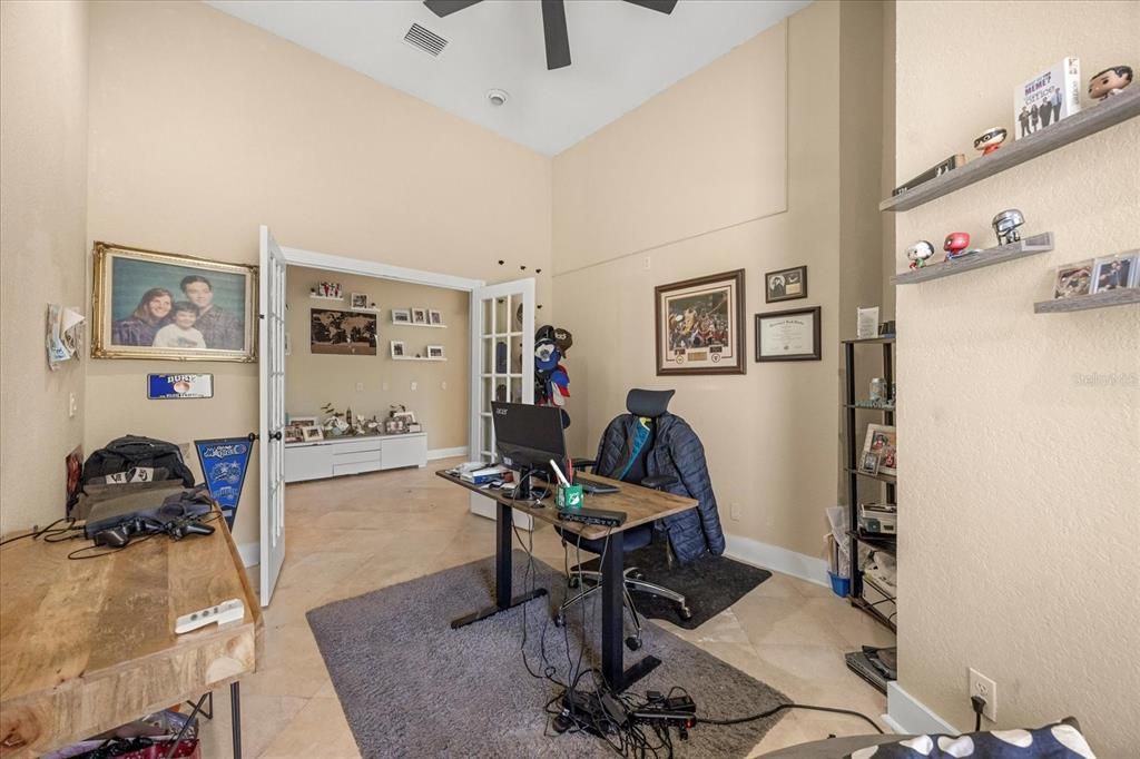 Home Office, Interior