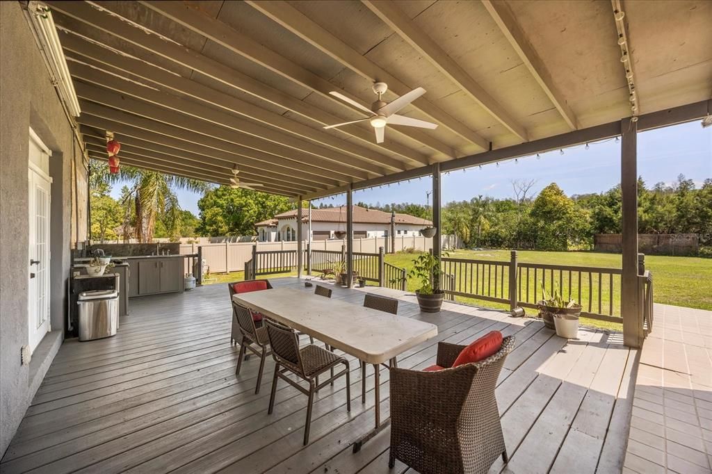 Exterior, Outdoor Kitchen