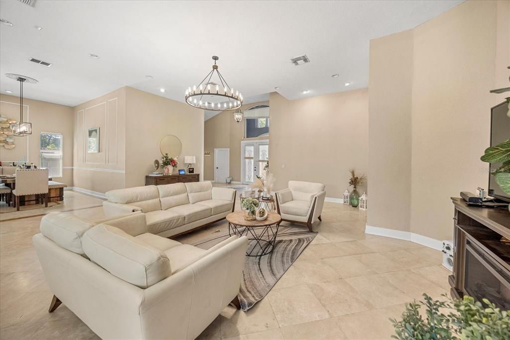 Chandelier, Dining room, Interior, Living room, Pendant Lights, Recessed Lighting