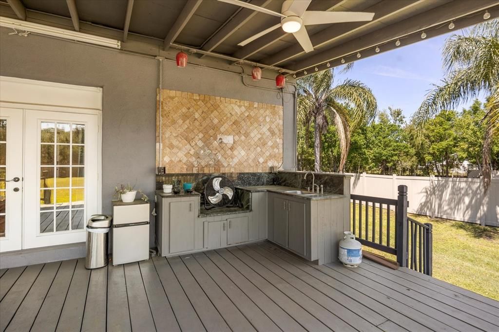 Exterior, Outdoor Kitchen