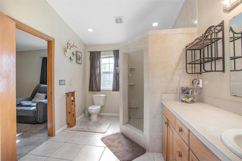 Bathroom, Interior, Recessed Lighting