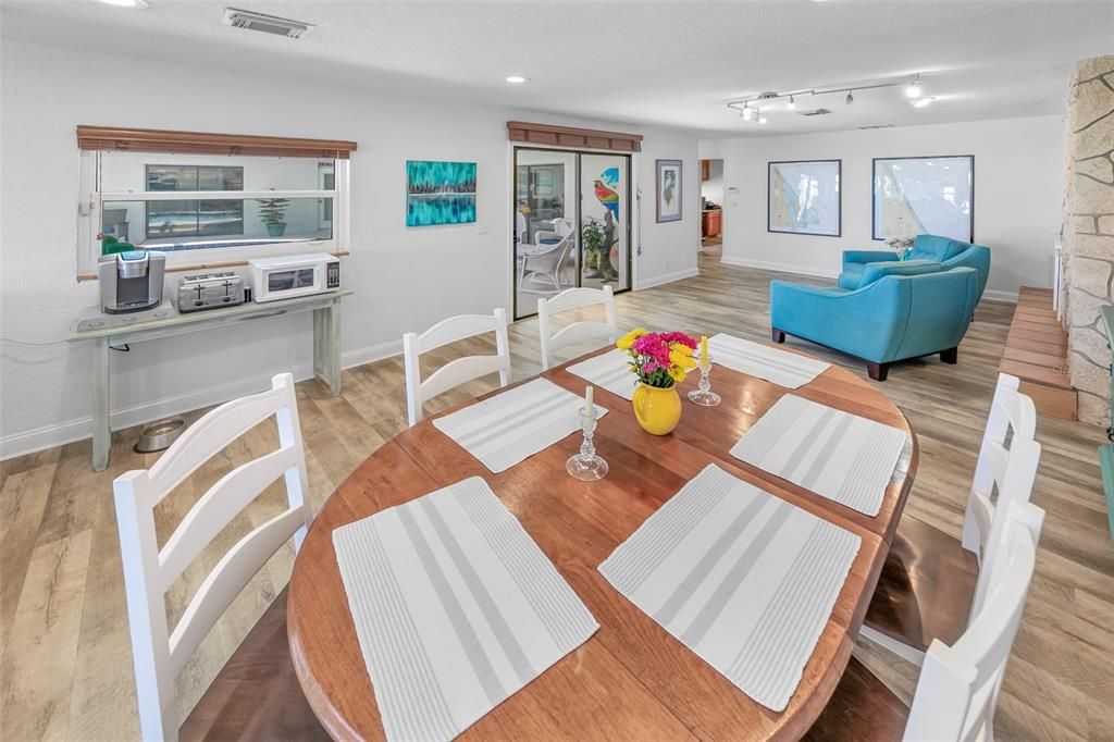 Dining room, Interior, Living room, Recessed Lighting, Wood Texture Flooring