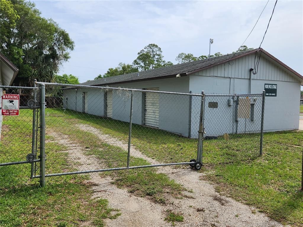 Backyard, Exterior