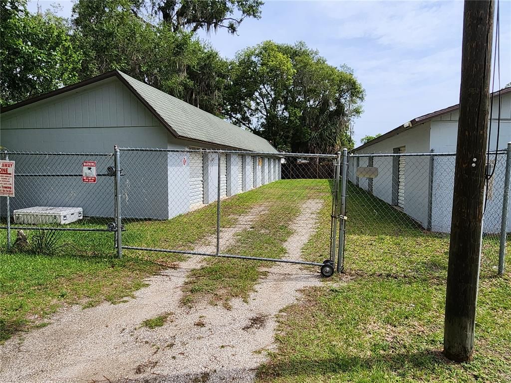 Backyard, Exterior