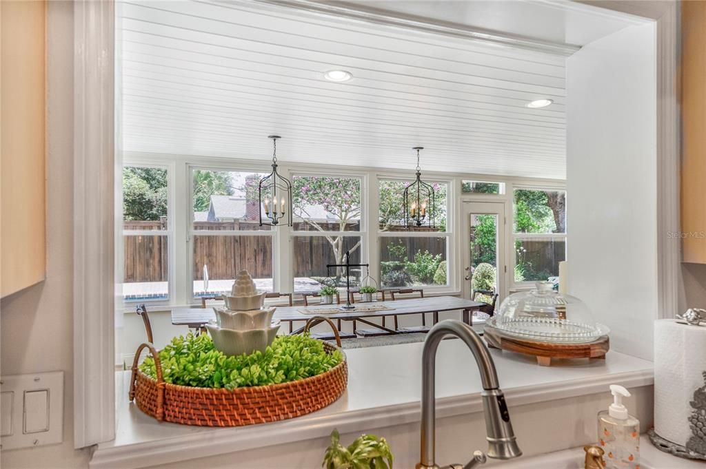 Dining room, Interior, Pendant Lights, Recessed Lighting, Sun Room