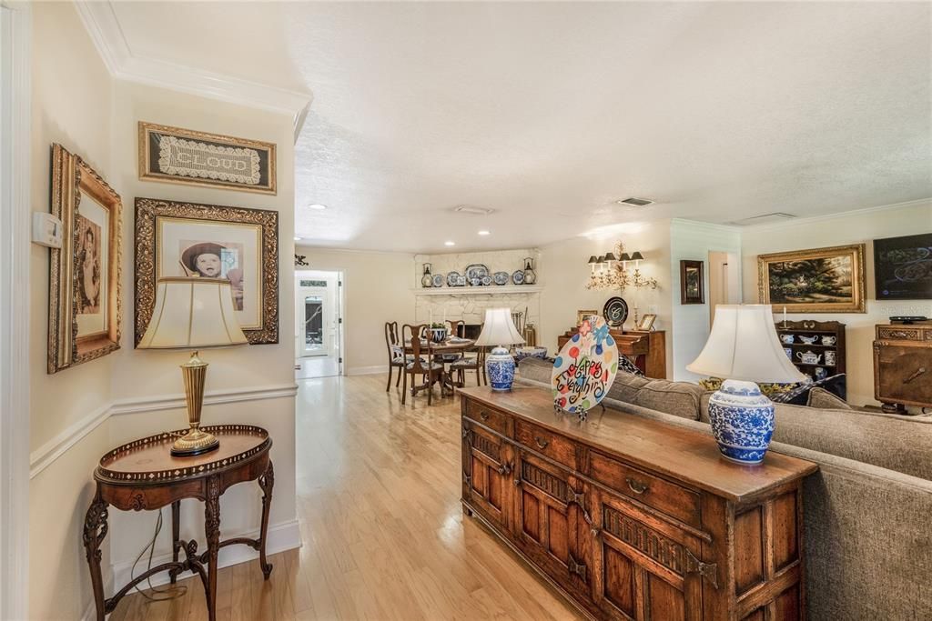 Dining room, Interior, Living room, Recessed Lighting, Wood Texture Flooring