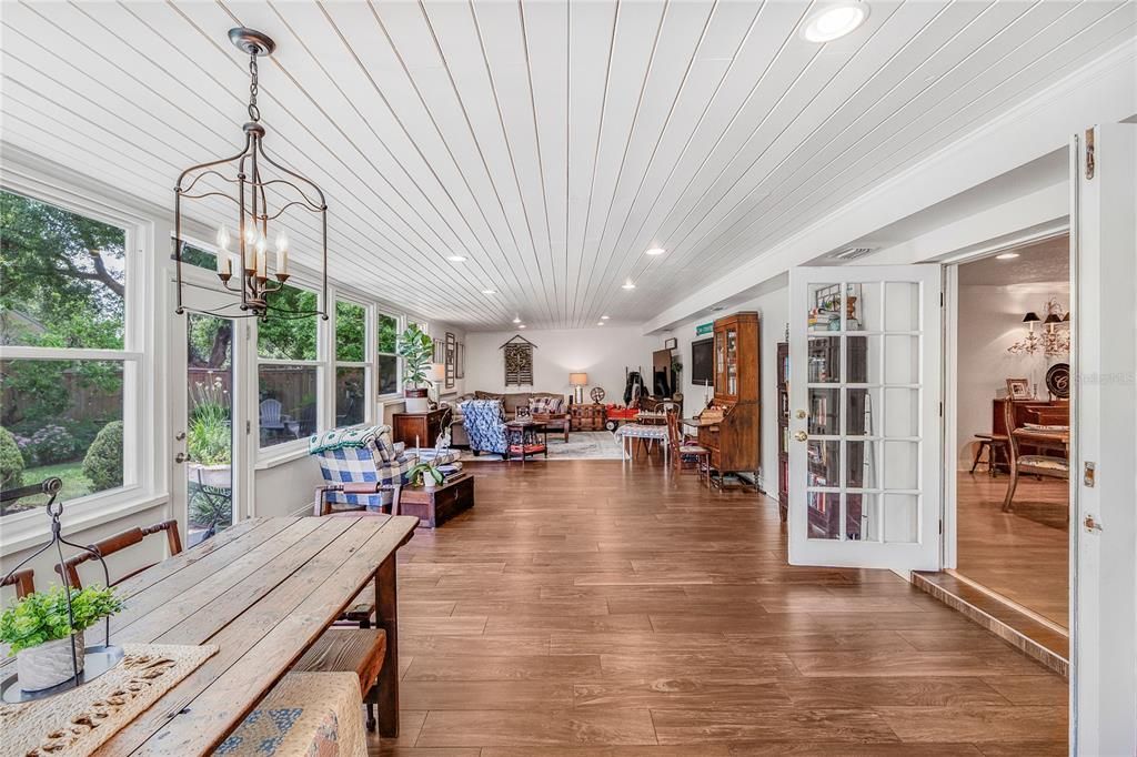 Dining room, Interior, Living room, Pendant Lights, Recessed Lighting, Wood Texture Flooring