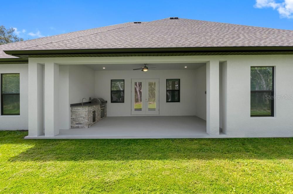 Exterior, Outdoor Kitchen