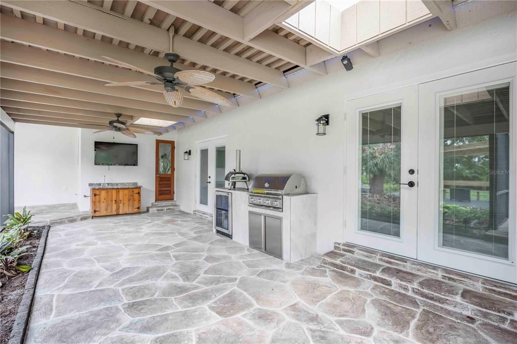 Exterior, Outdoor Kitchen