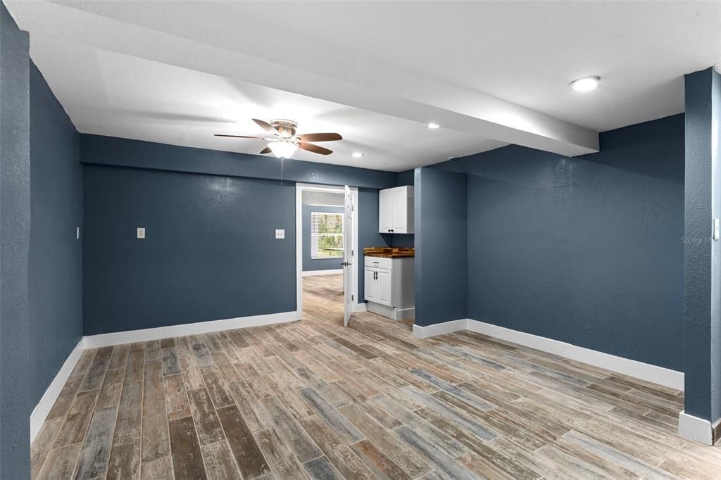 Empty room, Interior, Recessed Lighting, Wood Texture Flooring