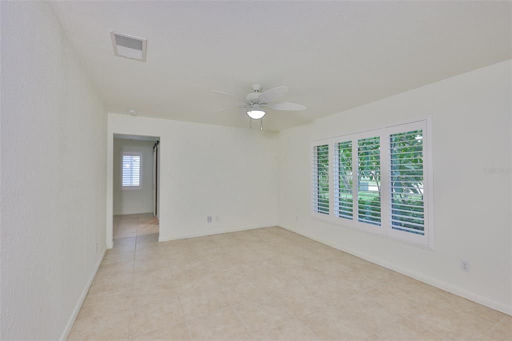 Empty room, Interior