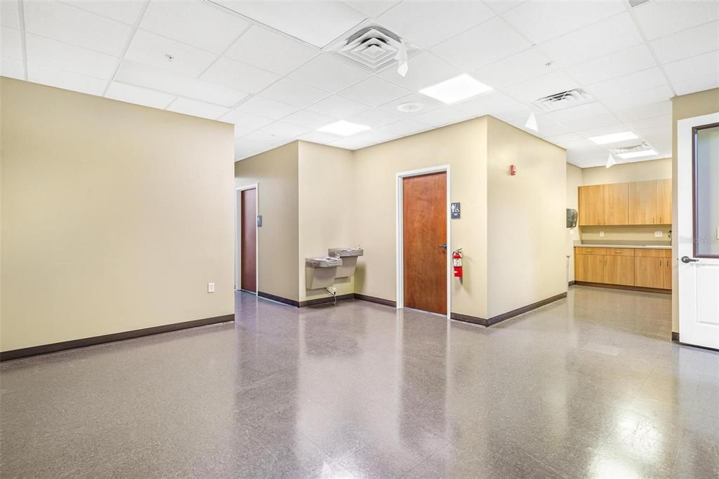 Empty room, Interior, Recessed Lighting