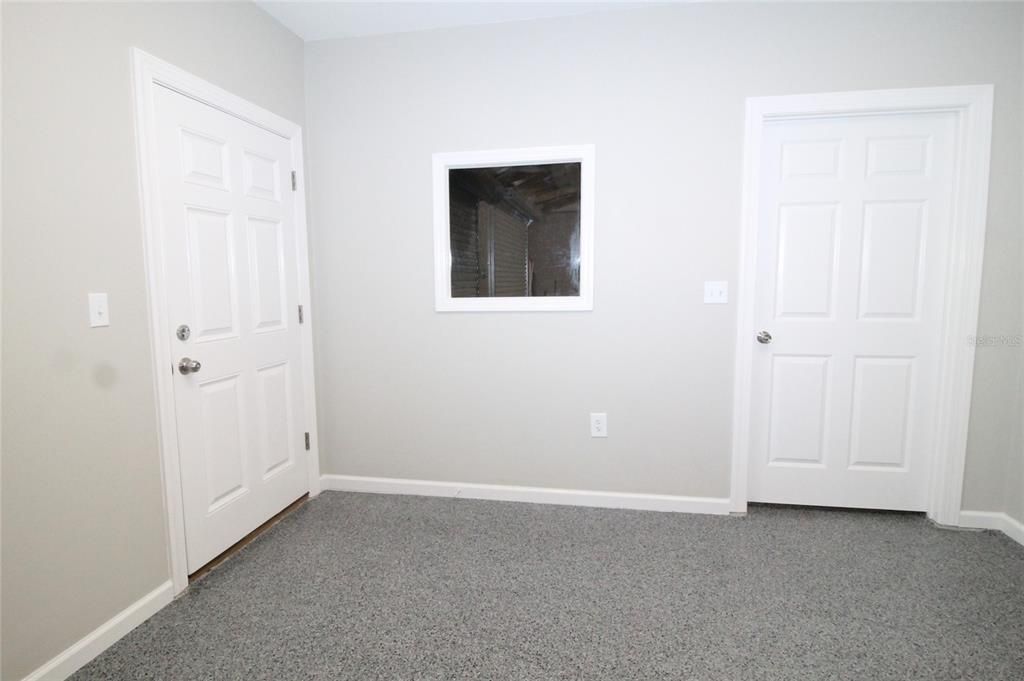 Empty room, Interior