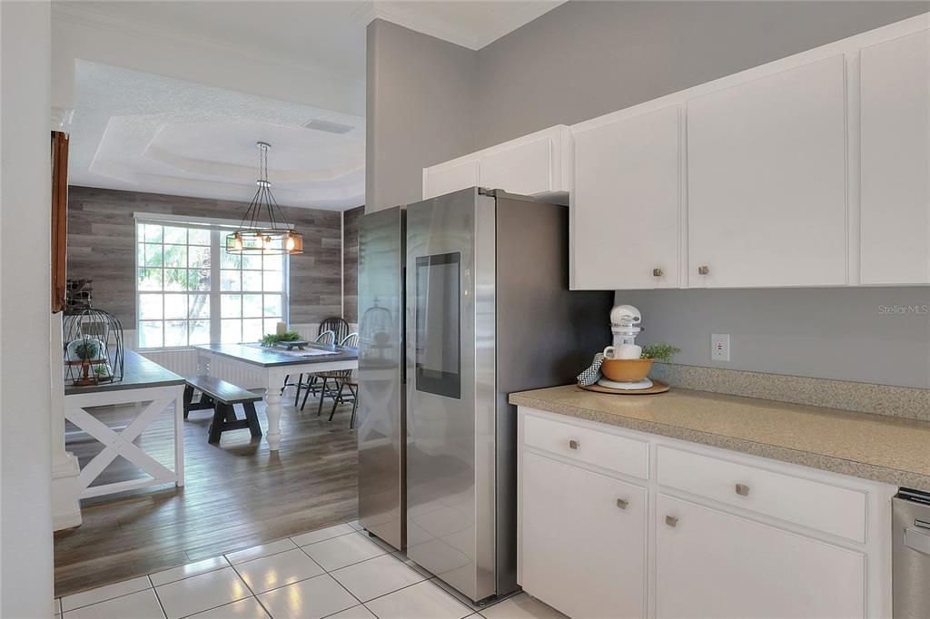 Chandelier, Dining room, Interior, Kitchen, Pendant Lights, Stainless Steel Appliances, Wood Texture Flooring