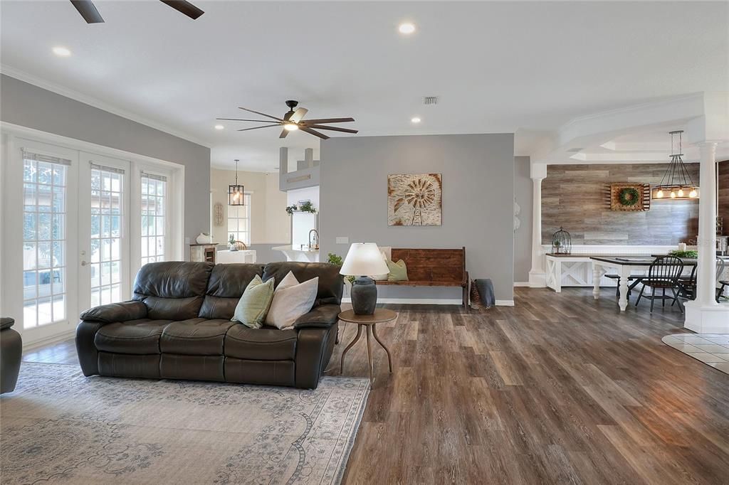 Dining room, Interior, Living room, Pendant Lights, Recessed Lighting, Stone Walls, Wood Texture Flooring