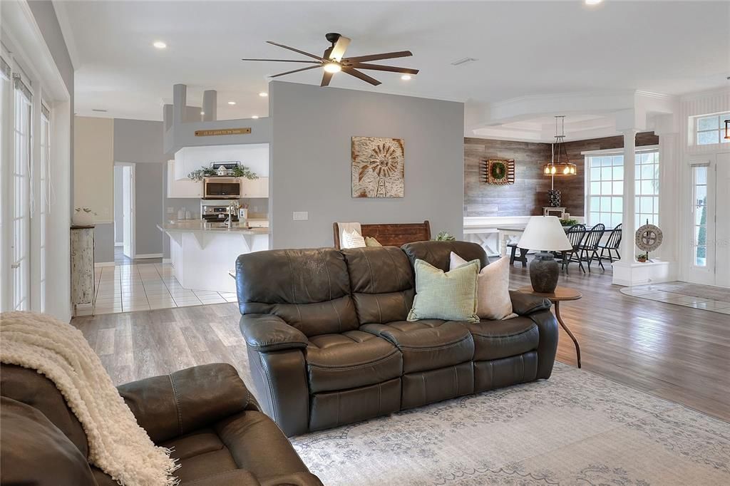 Dining room, Interior, Living room, Pendant Lights, Recessed Lighting, Wood Texture Flooring