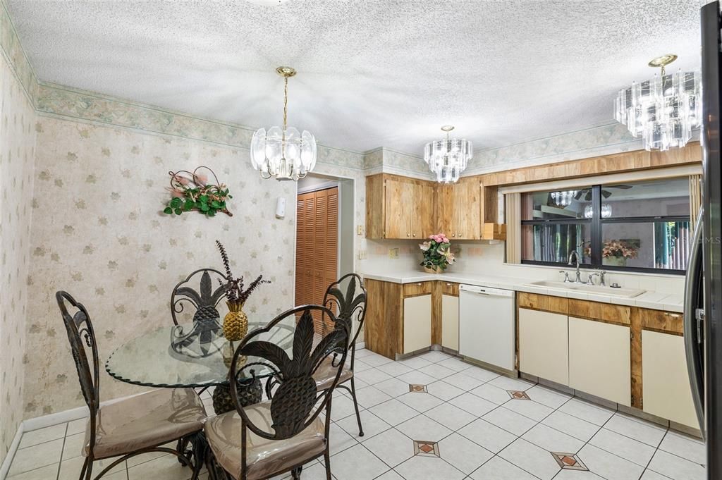 Chandelier, Dining room, Interior, Kitchen