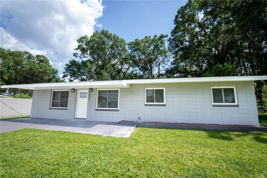 Exterior, Facade, Ranch
