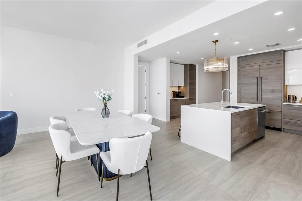 Chandelier, Dining room, Interior, Kitchen, Recessed Lighting, Stainless Steel Appliances