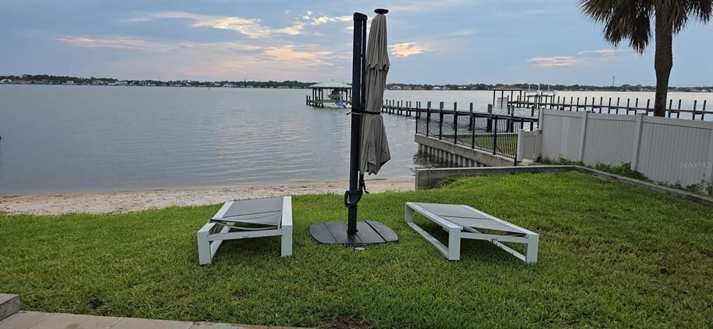 Exterior, Lake