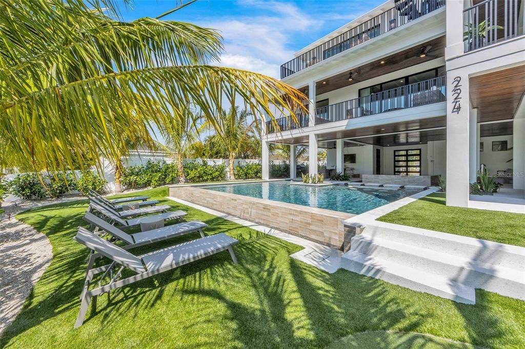 Exterior, Pool