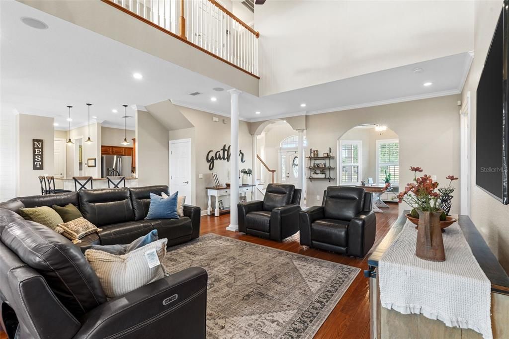 Dining room, Interior, Living room, Pendant Lights, Recessed Lighting, Wood Texture Flooring