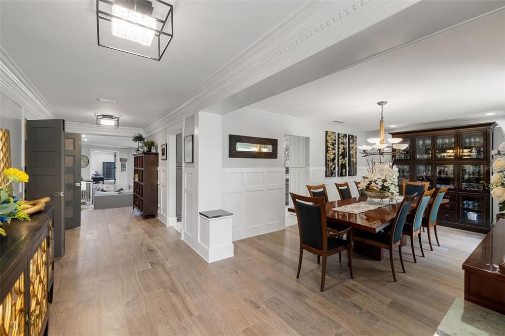 Dining room, Interior, Kitchen, Pendant Lights, Recessed Lighting, Wood Texture Flooring