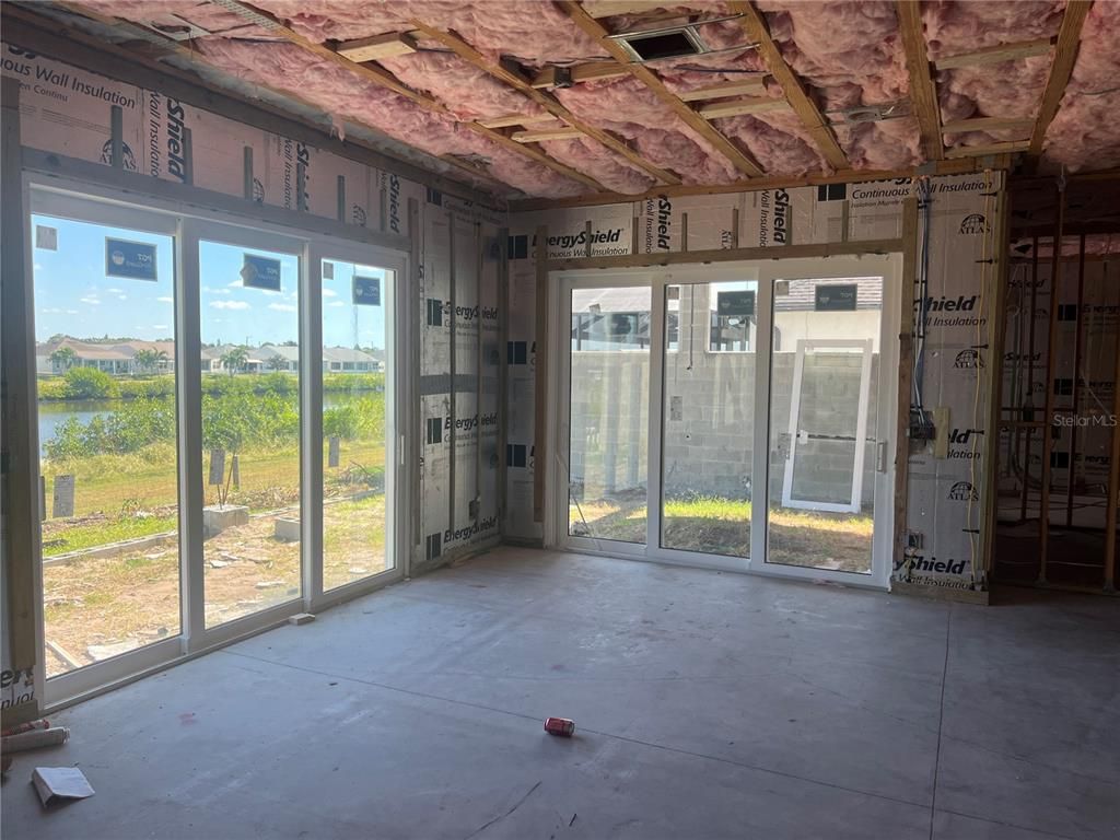 Empty room, Interior